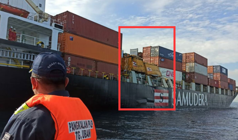 突发:国际海运两集装箱船相撞,多个集装箱损坏!