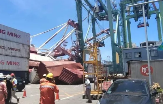 注意货延,东方海外旗下集装箱船撞上台湾高雄码头!