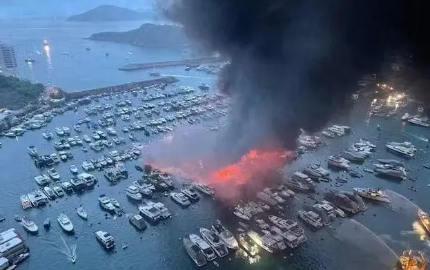 突发!深夜香港海面16艘船起火!国际货运是否受影响?