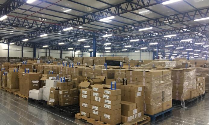 国际海运集装箱供应链中断,圣诞旺季的货物运输将受影响