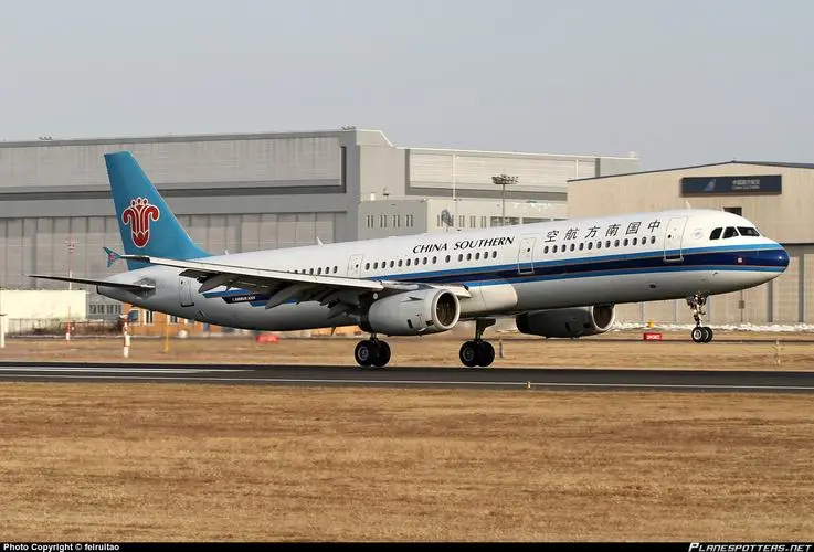 南方航空公司电话是多少(航空公司人工客服电话大全)