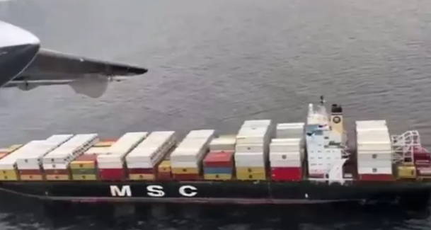 国际海运集装箱船发生火灾,有货在船上的货主货代该怎么办?