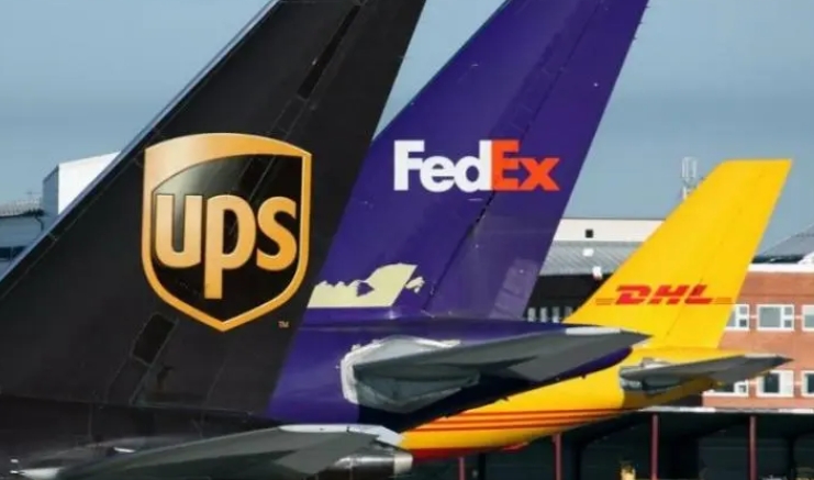 寄东西到美国,哪个快递比较好一点(DHL、FEDEX、EMS、UPS到美国哪个更便宜)