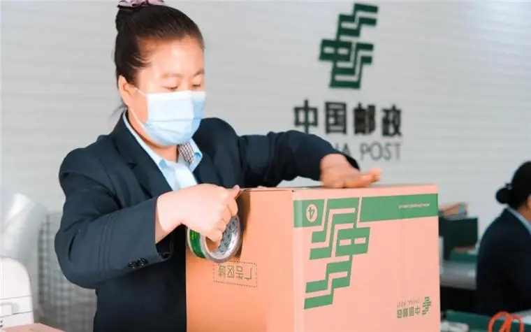 邮政快递服务电话是多少（邮政EMS快递电话人工服务热线）