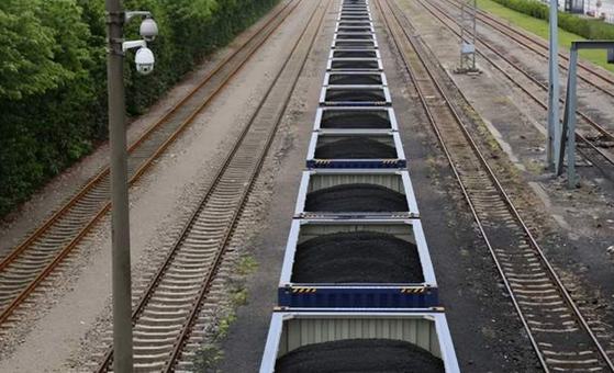 国际铁路,运煤的集装箱没有盖,下雨可怎么办啊?