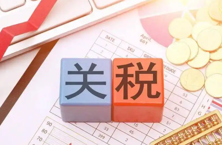 关税致物价波动,美国消费者如何抉择(抢购囤货还是延迟下单)